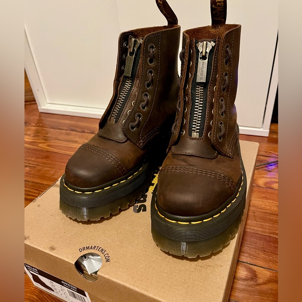 Dr. Martens Sinclair in Crazy horse US6